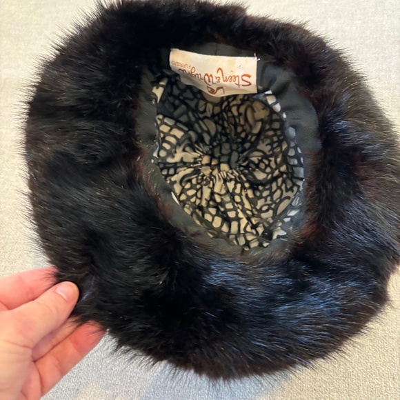 Gorgeous Vintage Steen and Wright Furriers Black Bucket Fur Hat - Picture 3 of 7